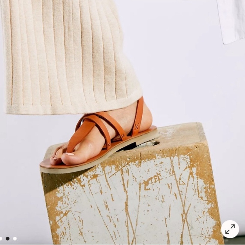 7 37.5 π FREE PEOPLE Vacation Day Sandals Brown Boho Strap Gladiator Style - Picture 5 of 15